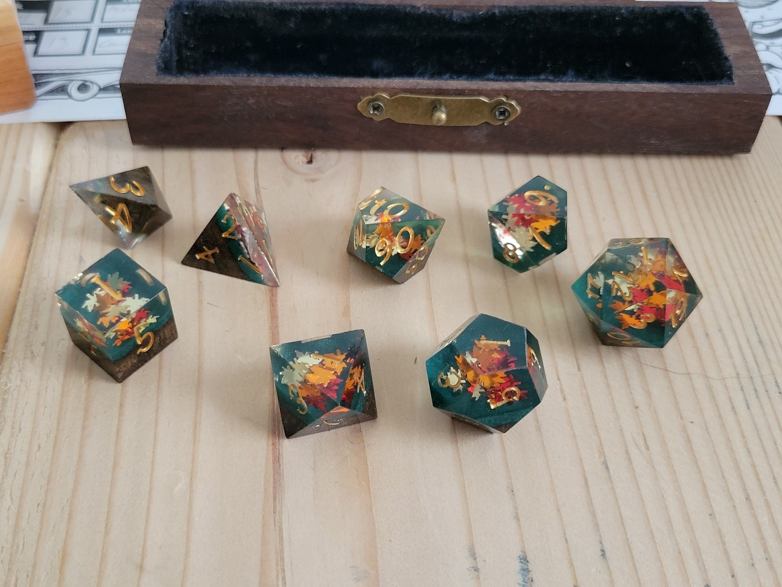 Forrest Floor *sharp edge* Gaming Dice with Extra D4 and Extra D20