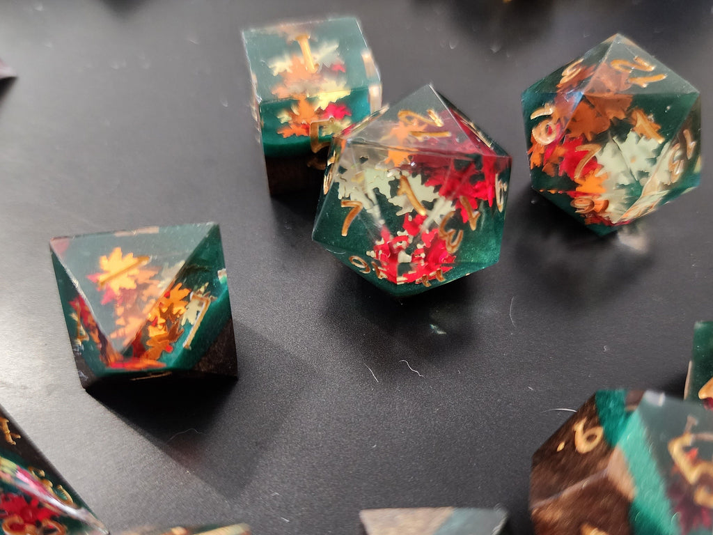 Forrest Floor *sharp edge* Gaming Dice with Extra D4 and Extra D20